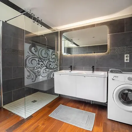 Loft - Climatisation, Parking, équipé *